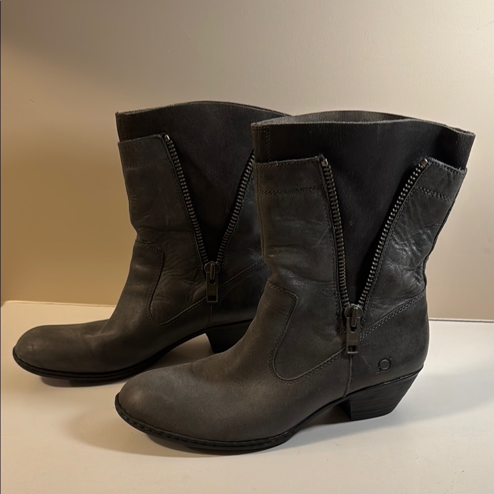 Gently Used Leather Born Mila Boots